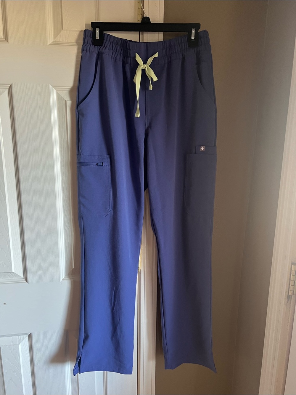 Figs wayfarer Cargo Scrub Pants with light green /yellow Drawstring. Medium